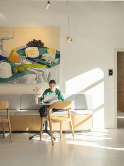 FURNISHINGS DESIGNED TO INSPIRE PRODUCTIVITY