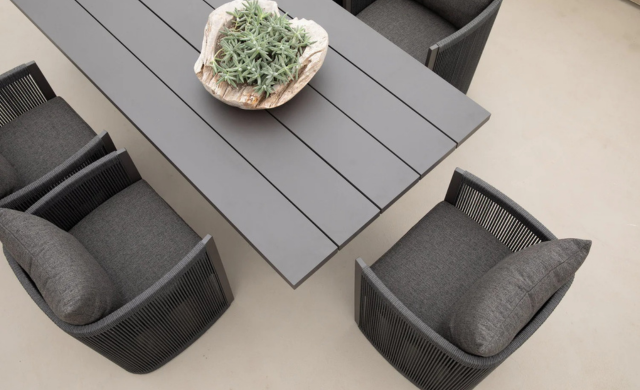 Antigua Swivel Lounge Chair