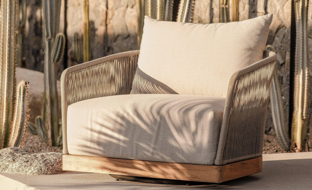 Avalon - Swivel Lounge Chair / Lounge Chairs