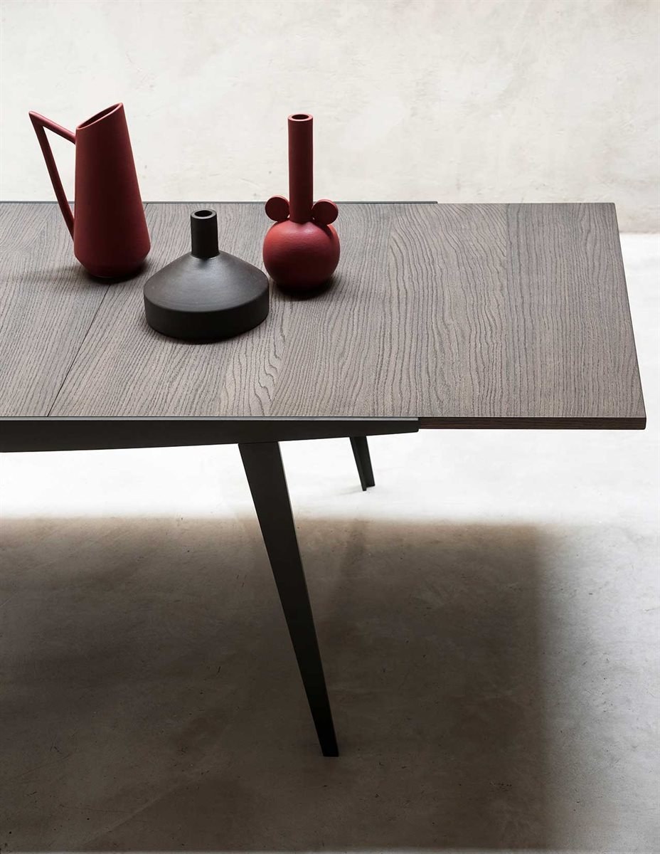 Fourmore Dining Table / Dining Tables / Desalto / Henri Living