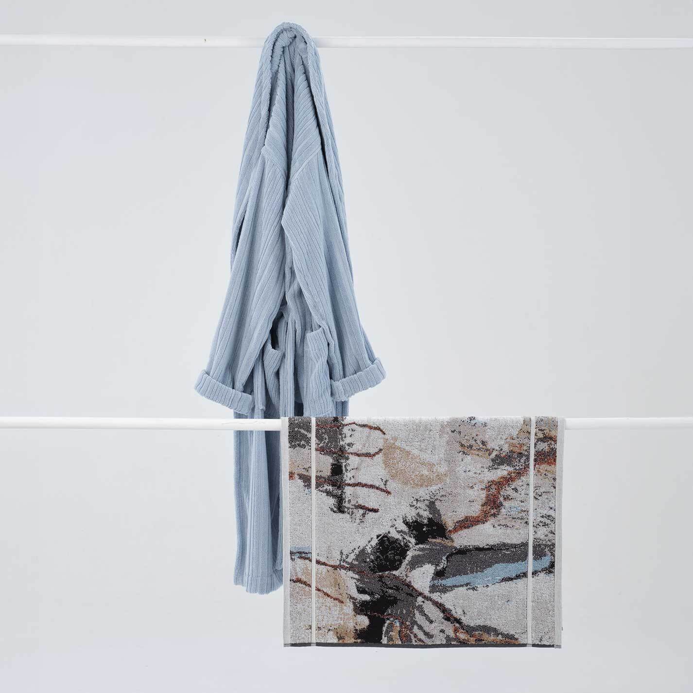 Shale - robe in River / Innate