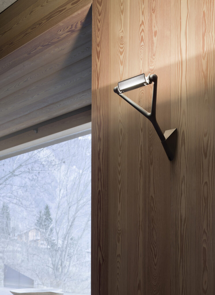 Lola Wall Light