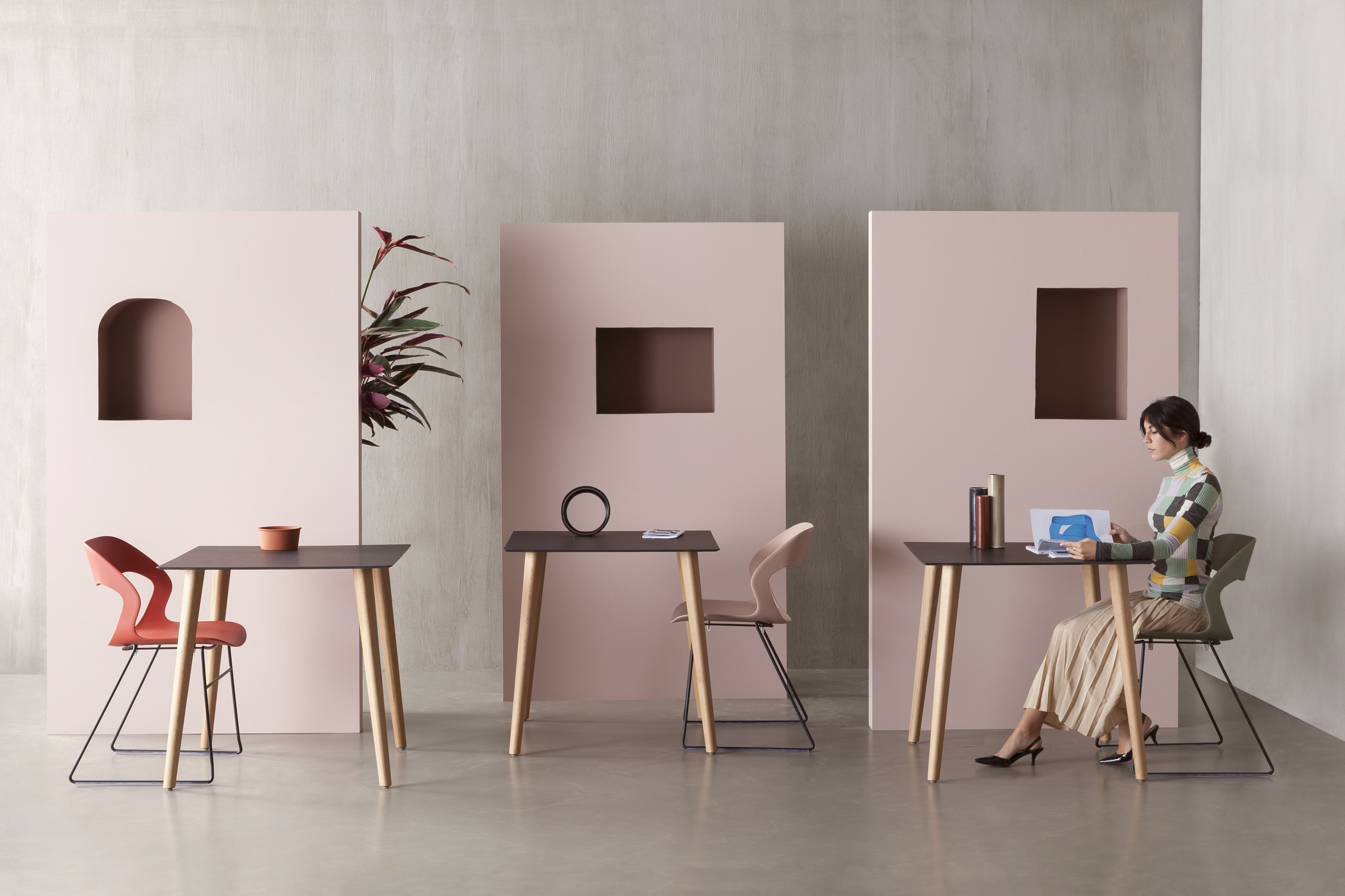 Pola T Dining Tables