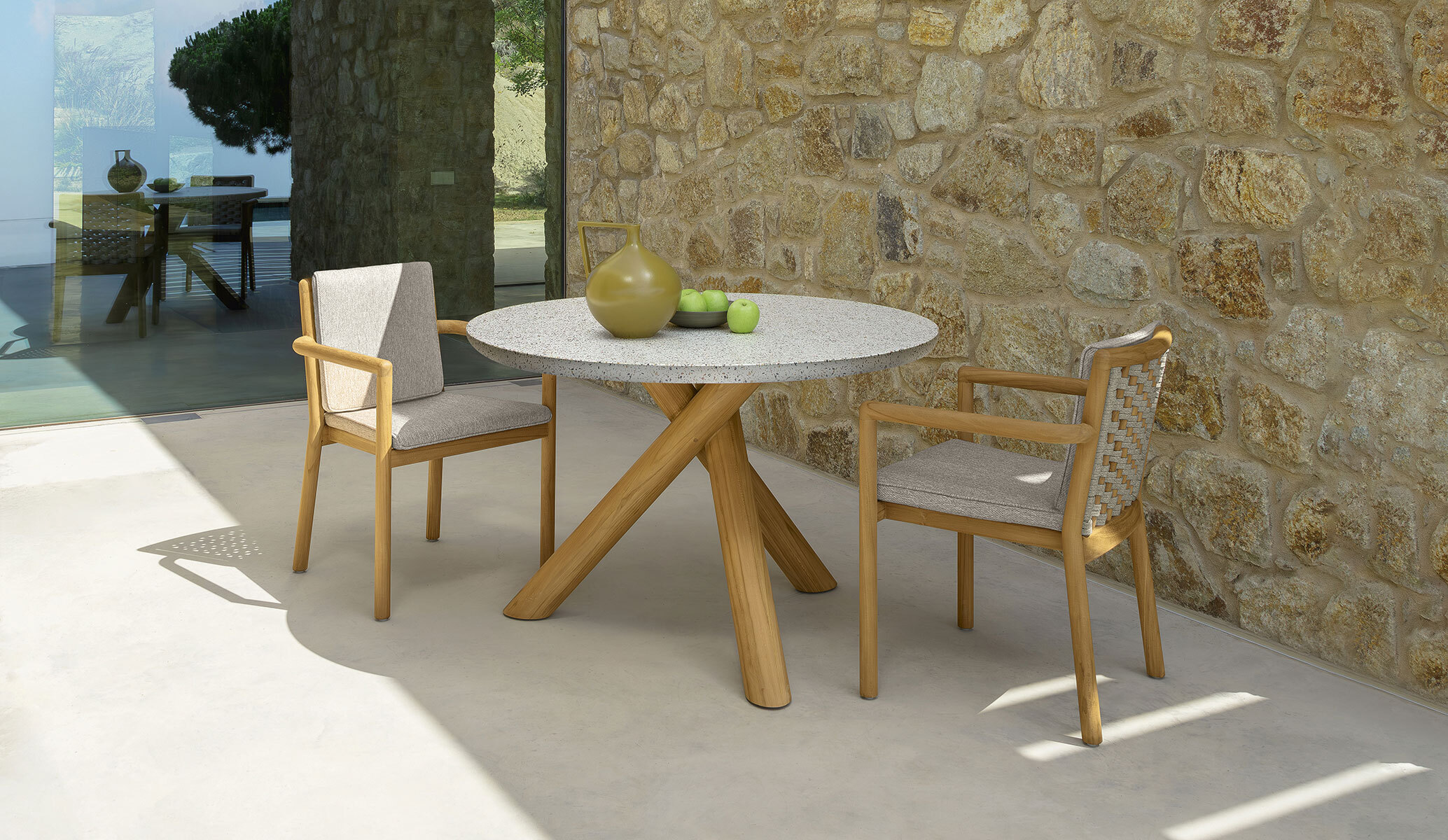 Prichi Dining Table