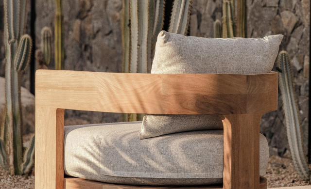 Victoria Teak Swivel Lounge Chair