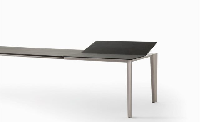 Skin - Dining Table / Desalto