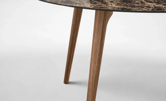 REA - Table / Dining Tables