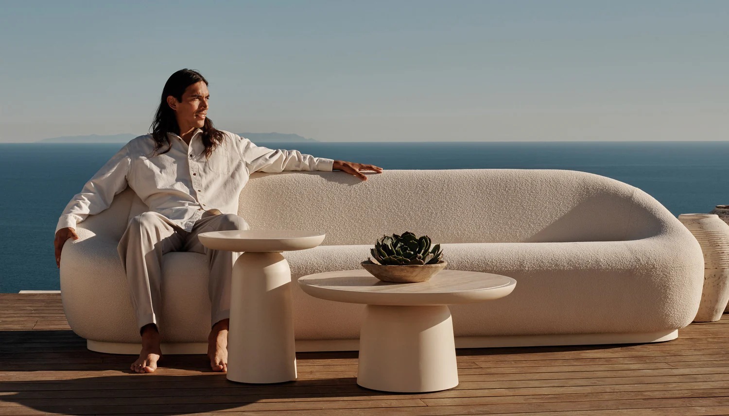 Nova Aluminum Round Dining Table 48" 