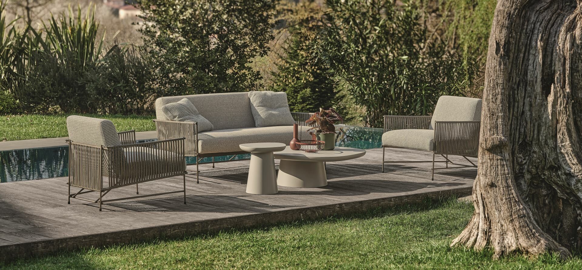 Kyo Outdoor Sofas and Sunbeds