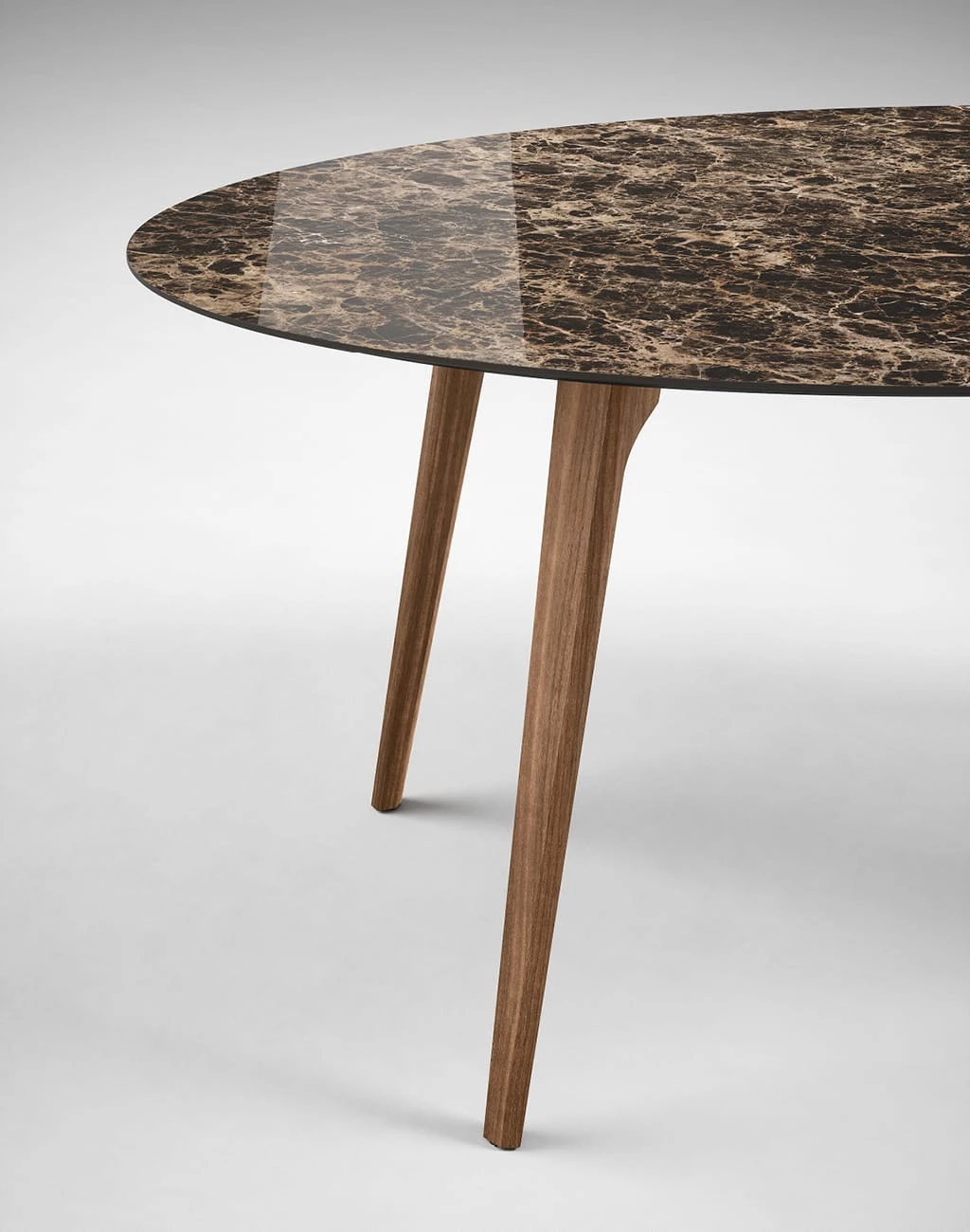 REA - Table / Dining Tables